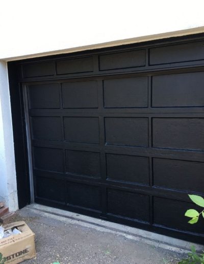 Peintres professionnels Grand Montréal - Peinture porte de garage