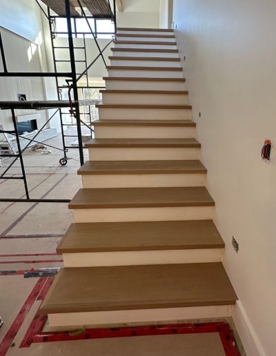 Peintres professionnels Grand Montréal - Peinture résidentielle escalier blanc et bois